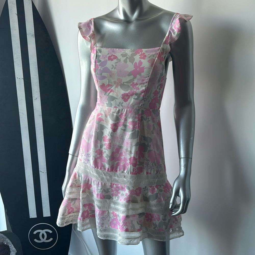 Beautiful floral print, lightweight  dress